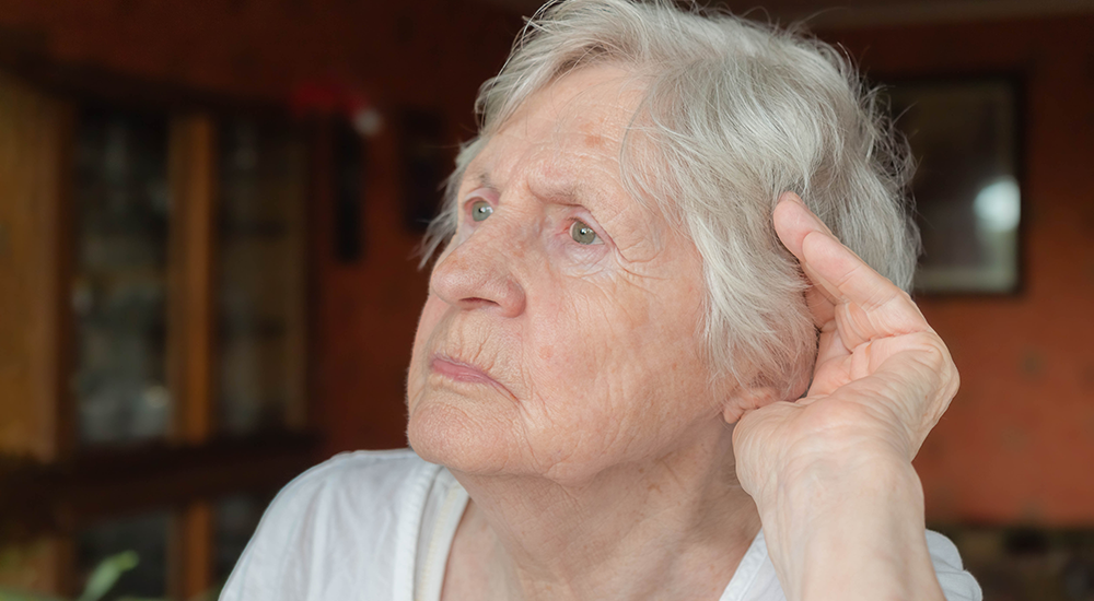 高齢の親　聴覚低下
